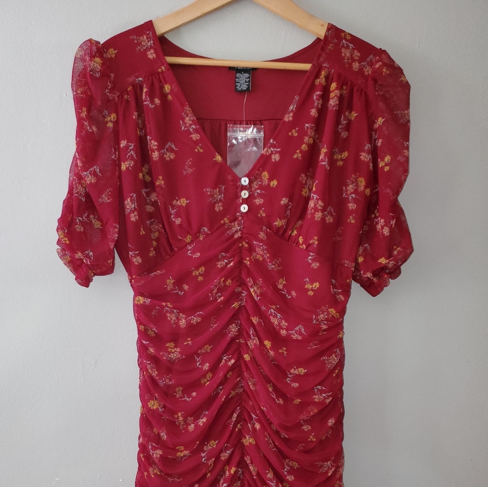 Run 21 large form fitting dress